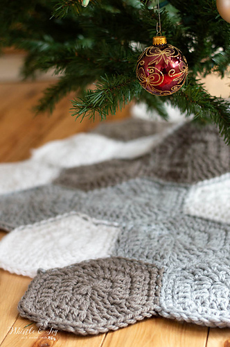 Hexagon Tree Skirt photo 1
