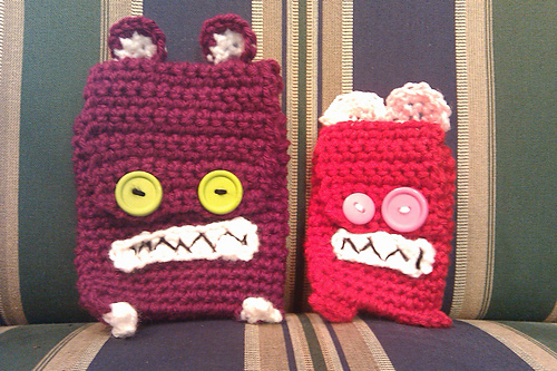 Castle Crashers Burly Bear MP3 Player Cozy photo 2