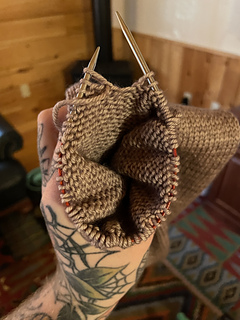 Knitting this long ass tube in a non-chaotic colorway really was challenging for me lol