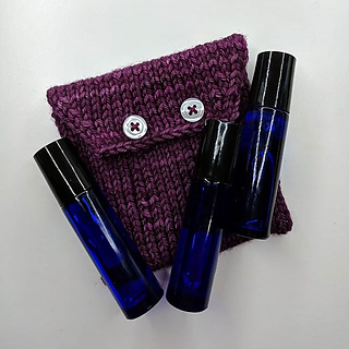 3 pocket pouch knit with Madelinetosh Longrider DK in "Simone"