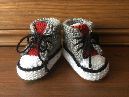 Ravelry: Little Converse pattern by blanchn