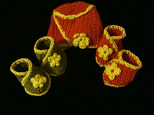 245 Baby Hat and Booties Asian Style with Flowers photo 4