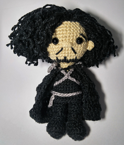 Jon Snow amigurumi i Game of Thrones - Carol Cadei