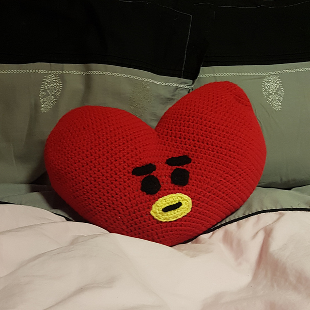Ravelry BT21 Tata Pillow pattern by Carolyn Cooper