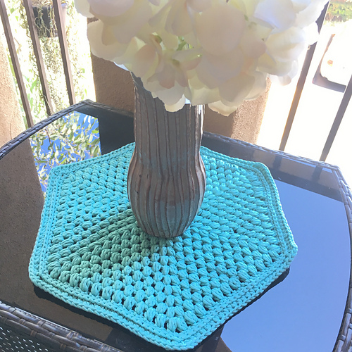 Hexagon Puff Stitch Rug photo 1