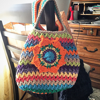 Ravelry: Wobbly Stripes Handbag pattern by Jennifer Uribe