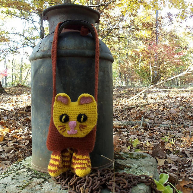 Ravelry Ginger Cat Pet Purse pattern by Deborah E. Burger