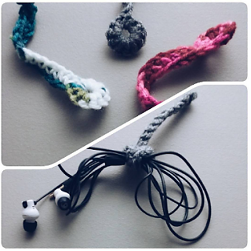 Ravelry Earbud Holder pattern by Chaotic Desk