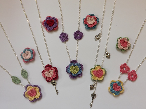 Crocheted Flower Necklace photo 1