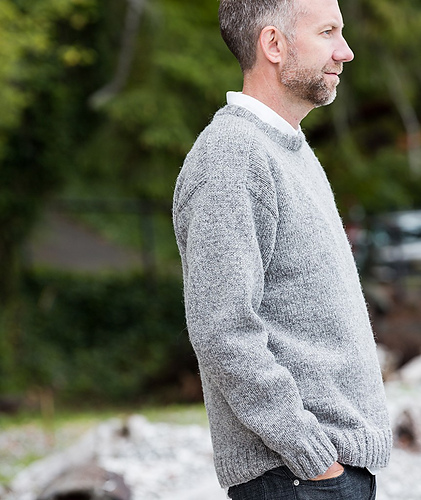 Sadle-Skulder Menns Genser - Churchmouse Yarns & Teas