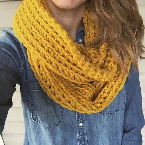 Ravelry Autumndale Chunky Infinity Scarf pattern by Cindy Williams