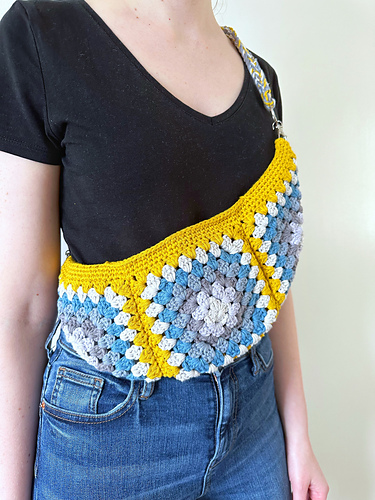 Classic Granny Square Body Bag photo 4