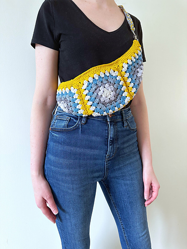 Classic Granny Square Body Bag photo 5