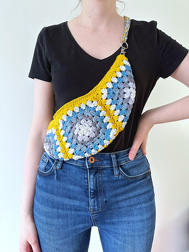 Classic Granny Square Body Bag photo 9