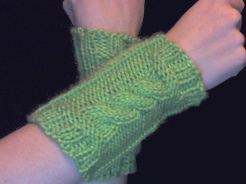 Twist on the Wrist Warmers photo 5