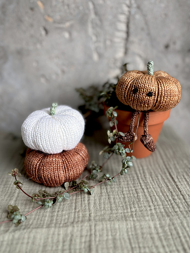 Liten strikkede gresskar - Teresa Runnett