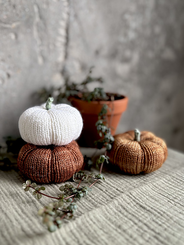 Liten strikkede gresskar - Teresa Runnett