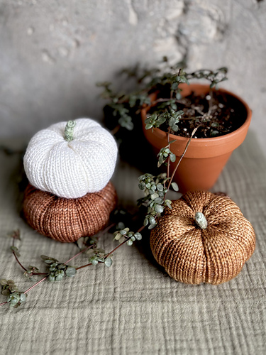 Liten strikkede gresskar - Teresa Runnett