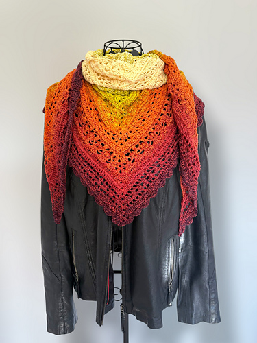 Triangular Scarf "Tiasa"