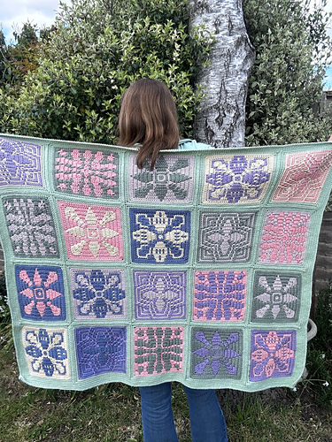 Blooming Tiles Blanket