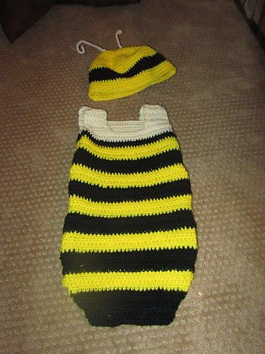 Little Baby Bee Playsuit and Hat photo 2