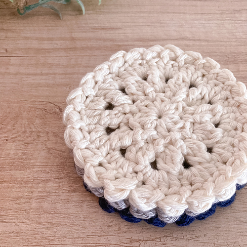 Ravelry Bulky cotton coaster pattern by Tomoko Hori