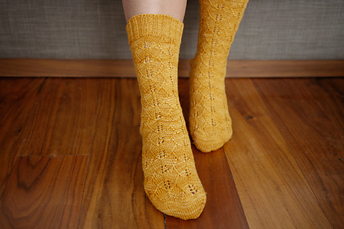 Ravelry: Toe Up Ginkgo Socks pattern by Kyoko Nakayoshi