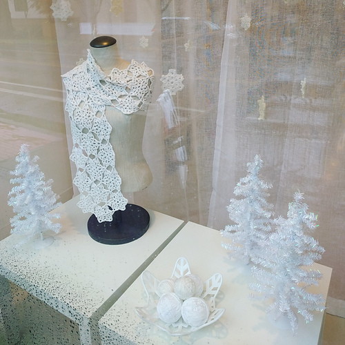 Snowflake Table Runner photo 4