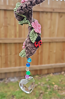 Garden spinner complete with lady bug.