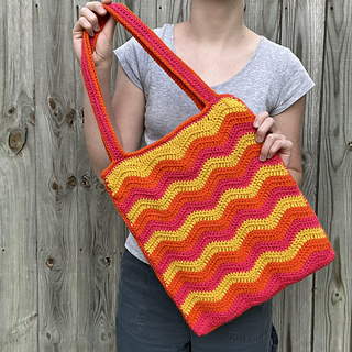 Tester Bag made by @ellielauracrochet instagram page.