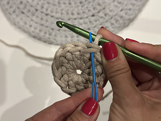 Detailed pattern with step-by-step photos and video link.