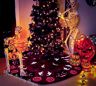 Retro Halloween Holiday Tree Skirt pattern by Cyndie Birdsong