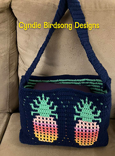 Tester Michelle also made a cute little tote bag with some variegated yarn for the pineapples!