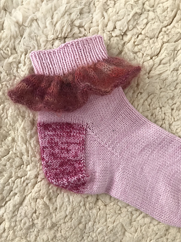 Ravelry: Soft Ruffle Socks pattern by Allison Schmidt
