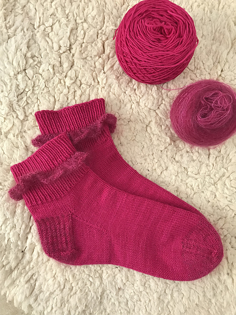 Ravelry: Soft Ruffle Socks pattern by Allison Schmidt