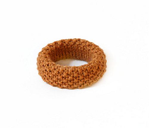 easy seed stitch bangle in lion brand vannas choice yarn in worsted weight