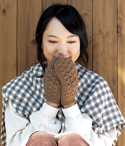 Arles Patterned Mittens photo 1