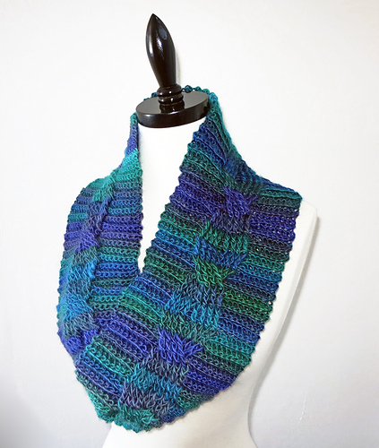 Midnight Cabled Cowl photo 3
