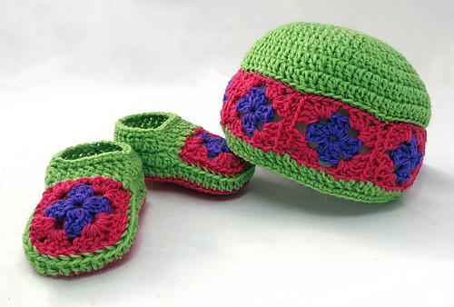 Granny Square Baby Gift Set photo 1