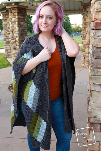 Ravelry: Diamonds Ruana pattern by Divine Debris