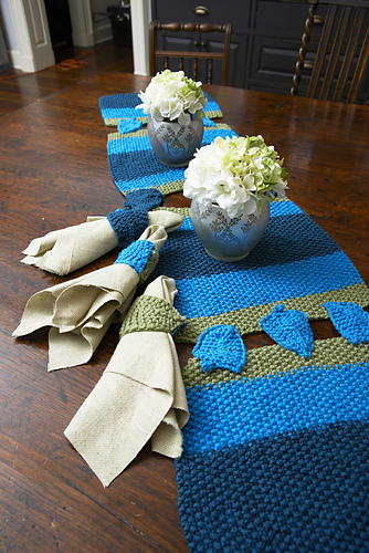 Dreidel Table Runner & Napkin Rings photo 1