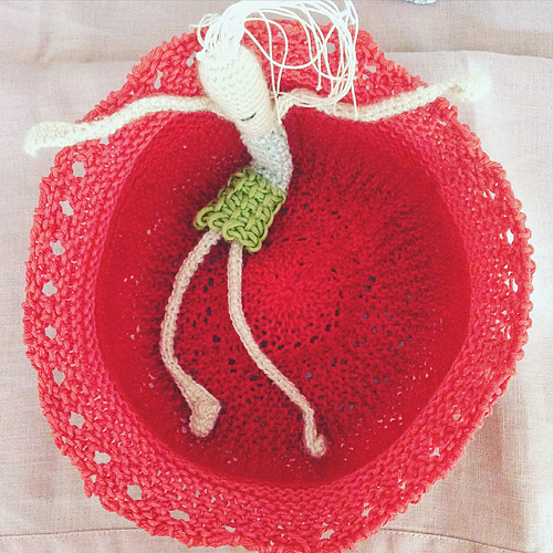 Ravelry knitted bowl pattern by Claire Garland