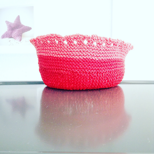 Ravelry knitted bowl pattern by Claire Garland