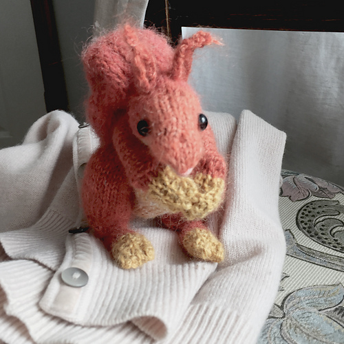 Ravelry: Mini Red Squirrel pattern by Claire Garland