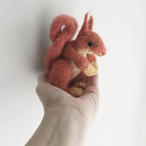 Ravelry: Mini Red Squirrel pattern by Claire Garland