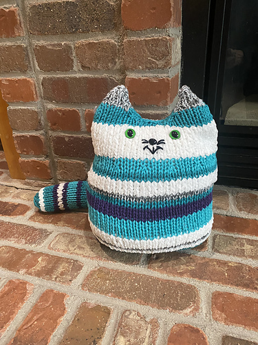 Ravelry: Fat Cat Pillow pattern by Michele Wilcox