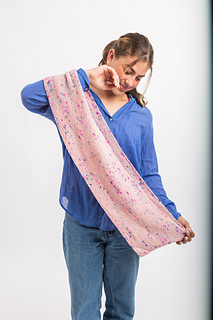 Shown in Smooshy Cashmere in Beach Curls
