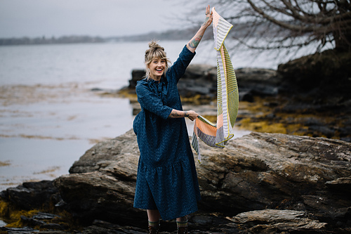 The Feel Good Sjal - Andrea Mowry