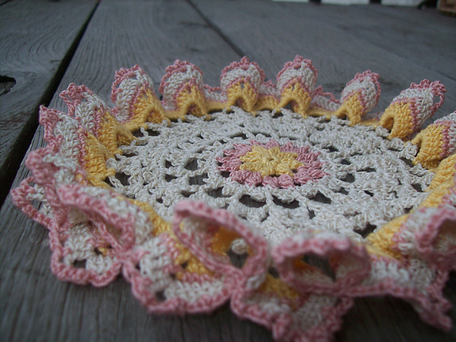 Ravelry: dulifooli's Pert Ruffle Doily