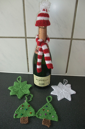Ravelry: small christmas ornaments pattern by Anke Van Doorne